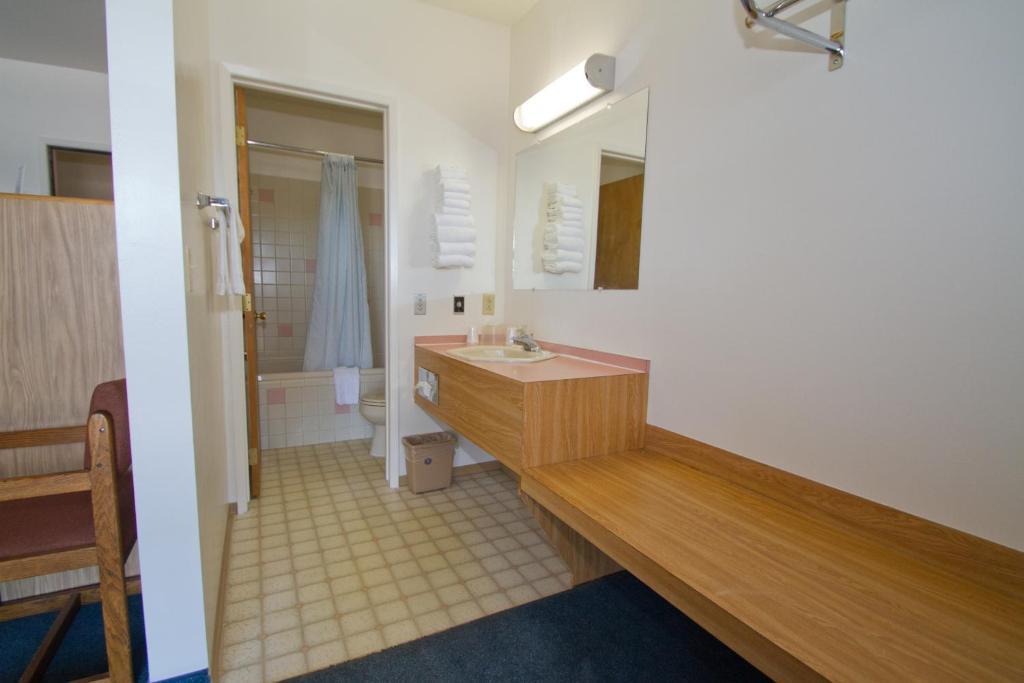 Brooks St. Motor Inn Missoula Room photo